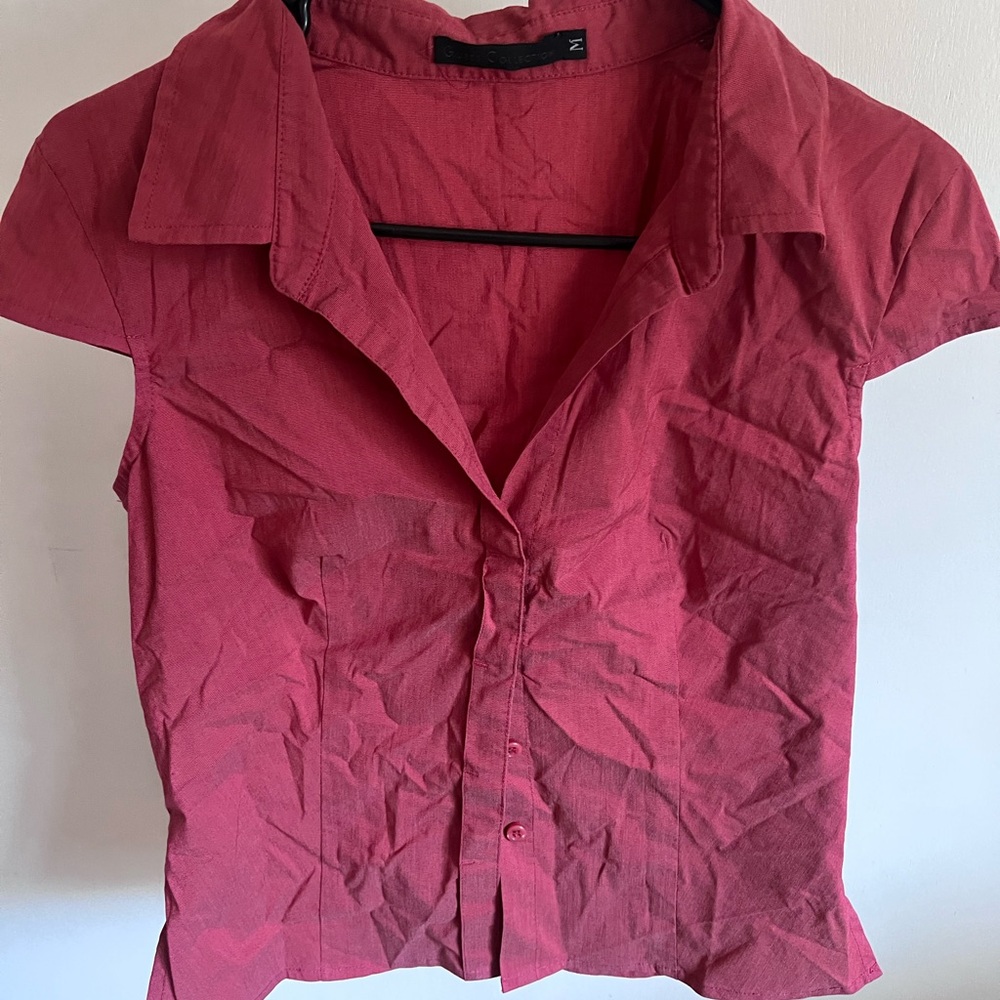 Women’s Short Sleeve Collared Button-Front Top in Deep Pink